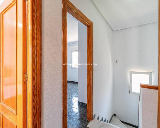 Image No.20-3 Bed House for sale