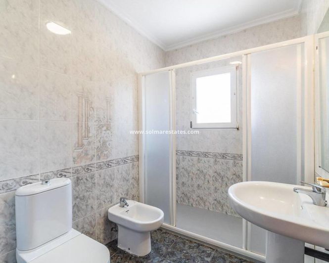 Image No.22-3 Bed House for sale