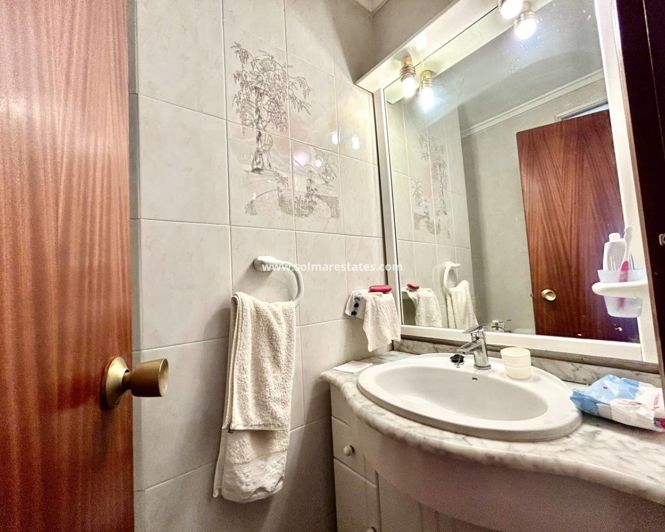Image No.20-3 Bed Apartment for sale