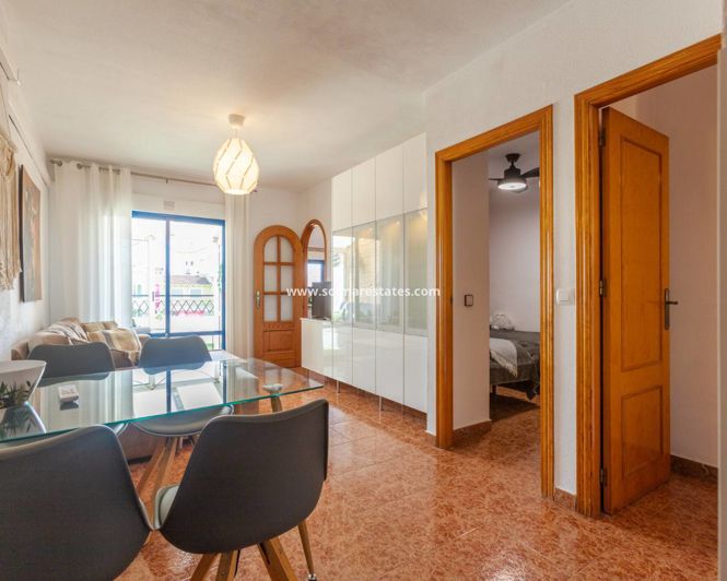 Image No.2-Appartement de 2 chambres à vendre à Torrevieja