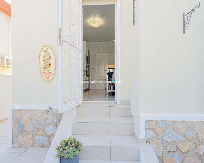 Image No.20-3 Bed Townhouse for sale