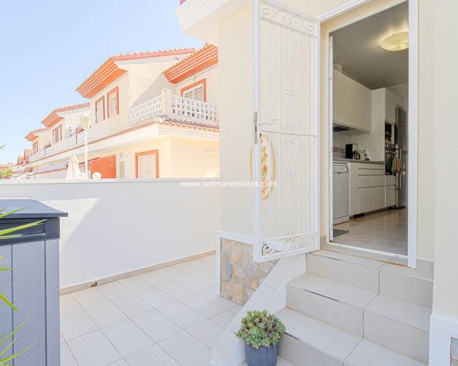 Image No.21-3 Bed Townhouse for sale