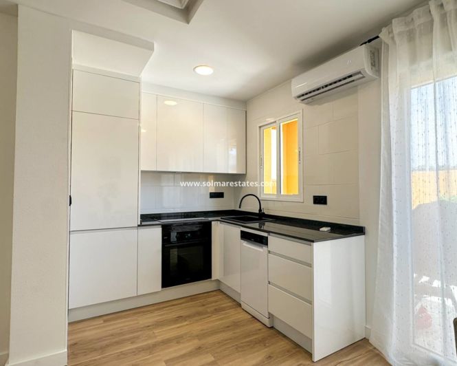Image No.15-2 Bed Townhouse for sale