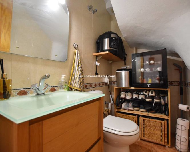 Image No.35-2 Bed Townhouse for sale