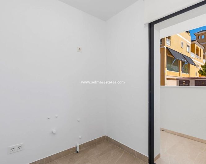 Image No.21-3 Bed Apartment for sale