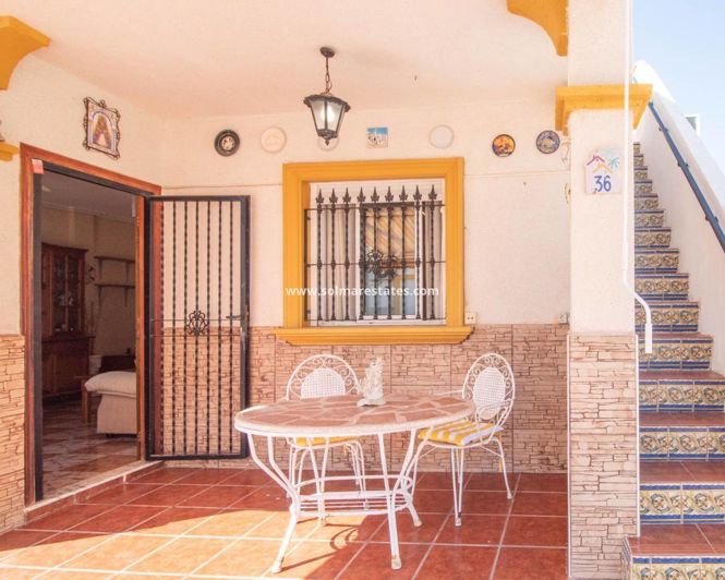 Image No.2-Bungalow de 2 chambres à vendre à Cabo Roig