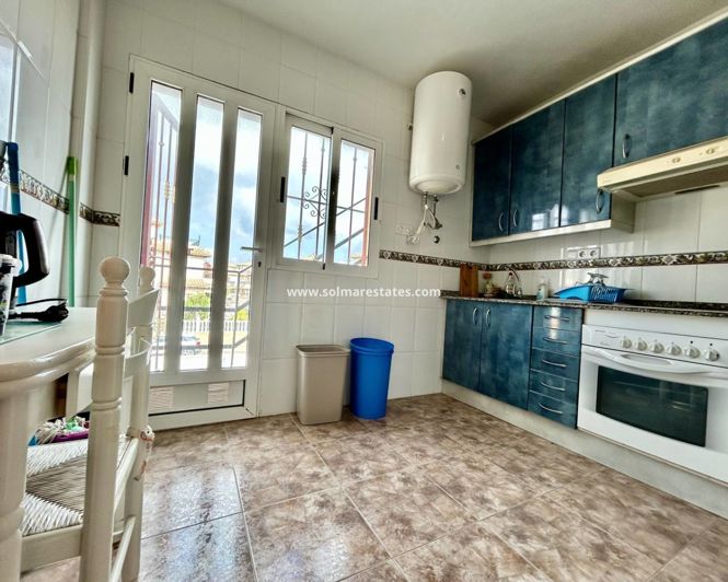 Image No.8-3 Bed Apartment for sale