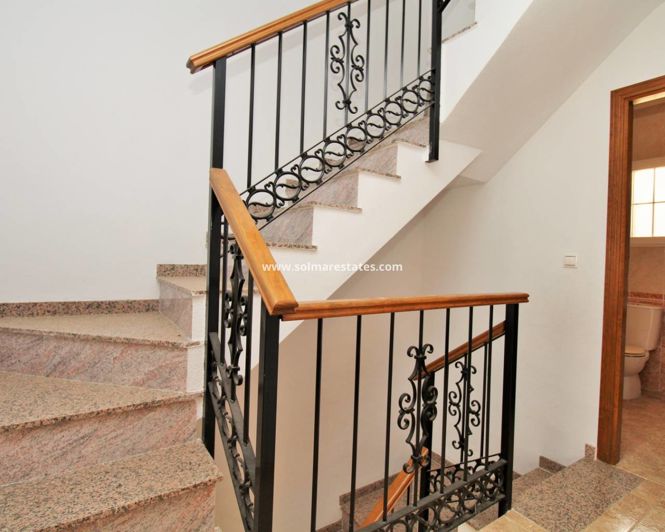 Image No.19-3 Bed Townhouse for sale