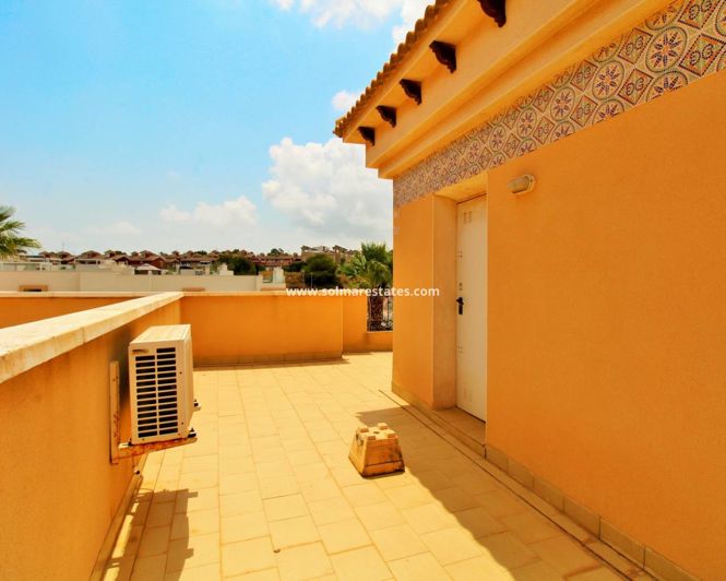 Image No.20-3 Bed Townhouse for sale