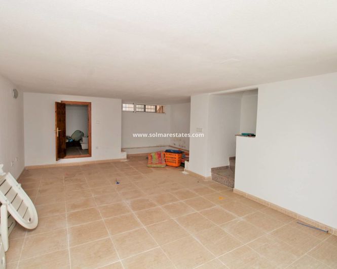 Image No.25-3 Bed Townhouse for sale