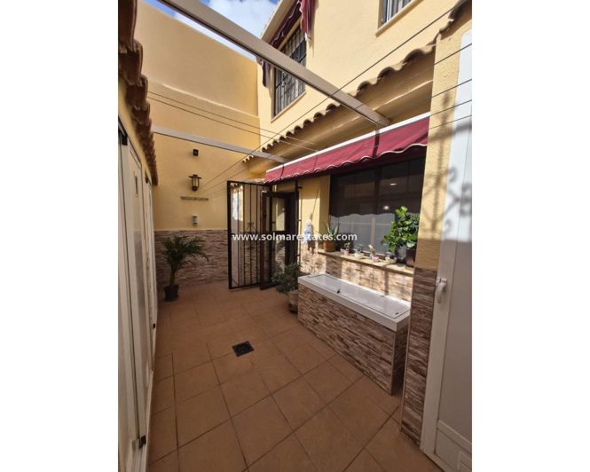 Image No.18-3 Bed Townhouse for sale
