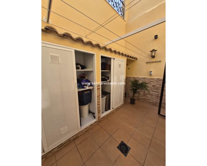Image No.20-3 Bed Townhouse for sale