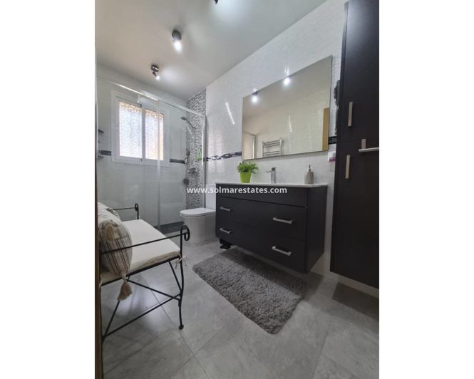 Image No.29-3 Bed Townhouse for sale