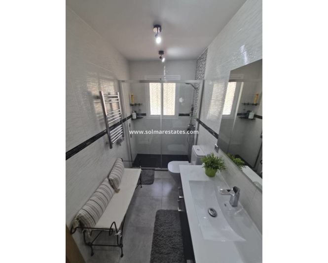 Image No.30-3 Bed Townhouse for sale