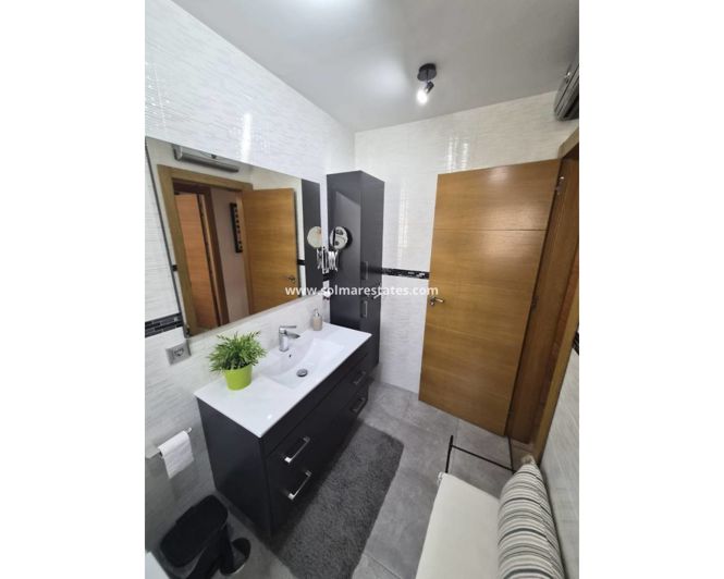 Image No.32-3 Bed Townhouse for sale