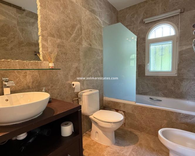 Image No.18-4 Bed Villa for sale