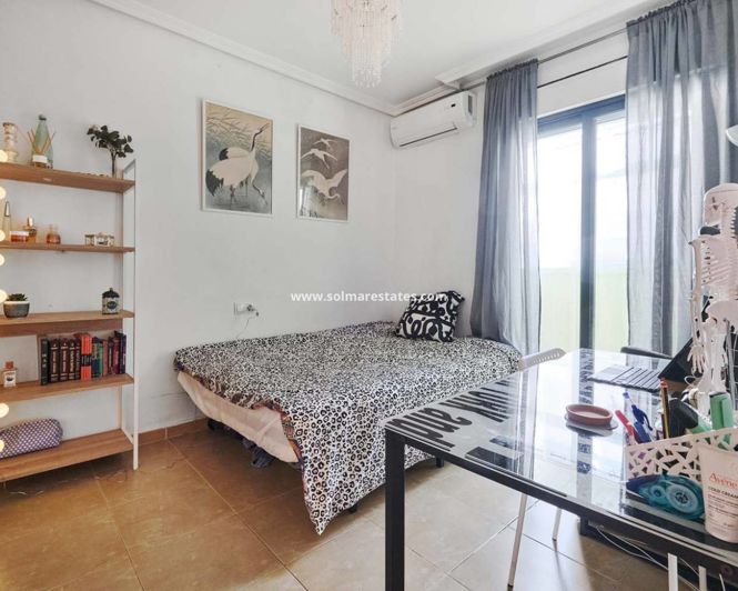 Image No.25-3 Bed Townhouse for sale