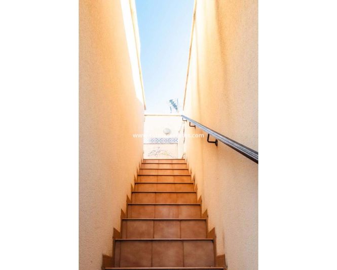 Image No.40-3 Bed Townhouse for sale