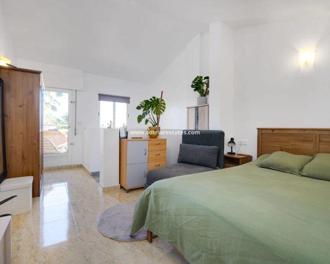 Image No.14-3 Bed Townhouse for sale