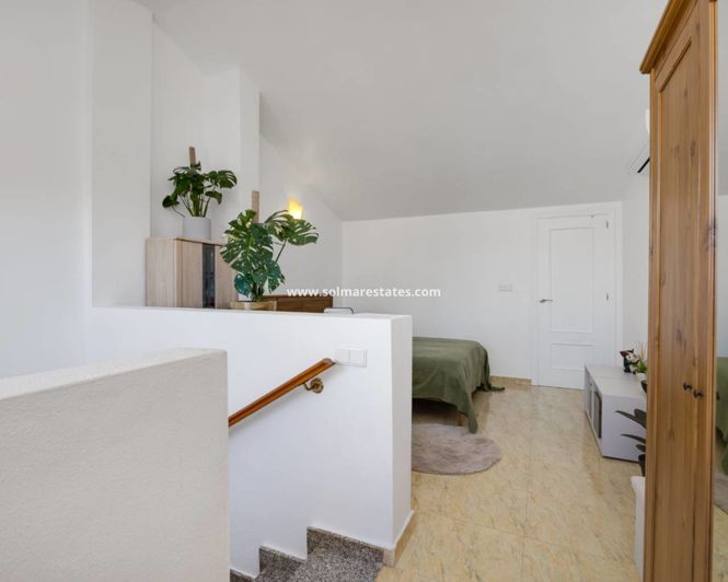 Image No.19-3 Bed Townhouse for sale