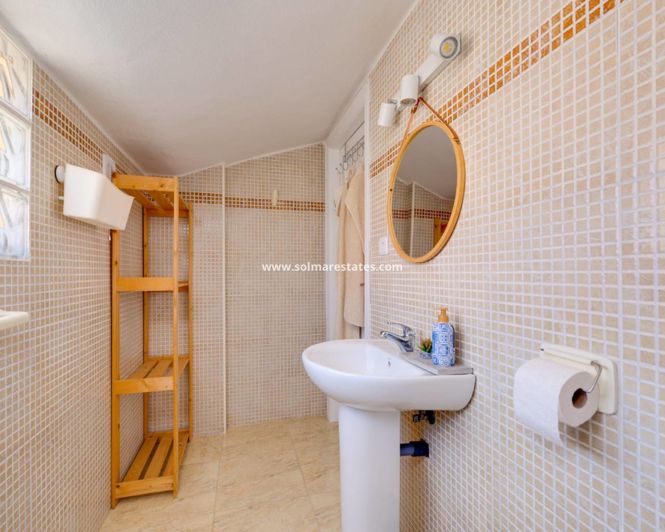 Image No.21-3 Bed Townhouse for sale