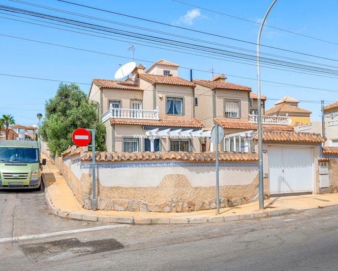 Image No.7-3 Bed Villa for sale