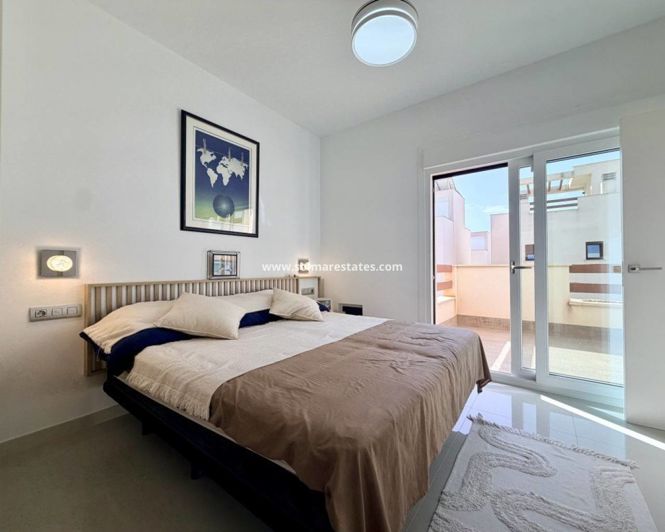 Image No.17-3 Bed House for sale
