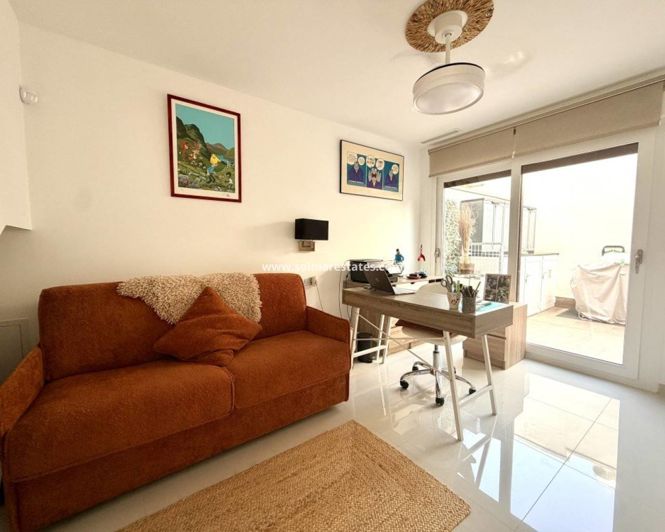 Image No.19-3 Bed House for sale