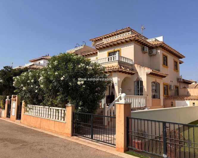 Image No.2-Quad de 2 chambres à vendre à Cabo Roig