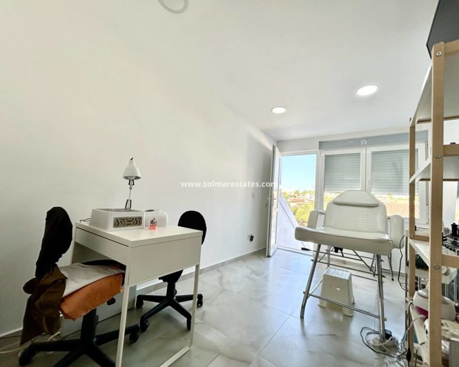 Image No.13-3 Bed Townhouse for sale