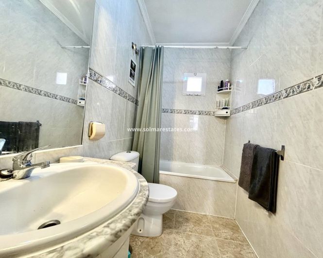 Image No.17-3 Bed Townhouse for sale