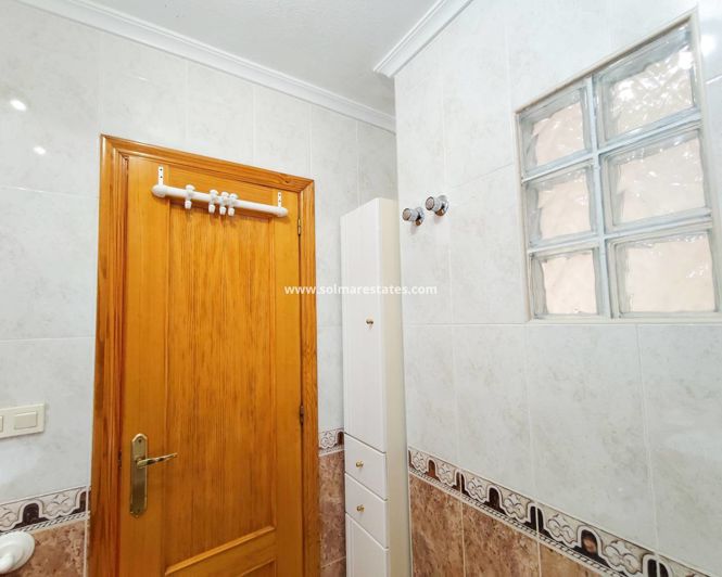 Image No.20-2 Bed Townhouse for sale