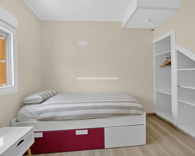 Image No.14-3 Bed Townhouse for sale