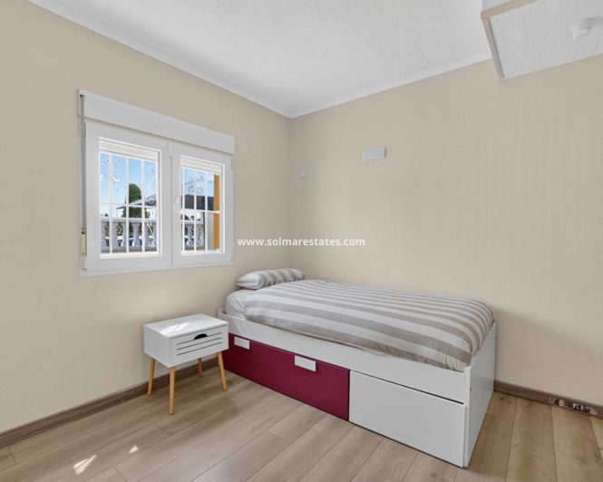 Image No.15-3 Bed Townhouse for sale