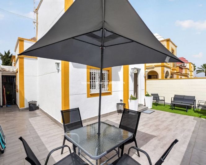 Image No.20-3 Bed Townhouse for sale