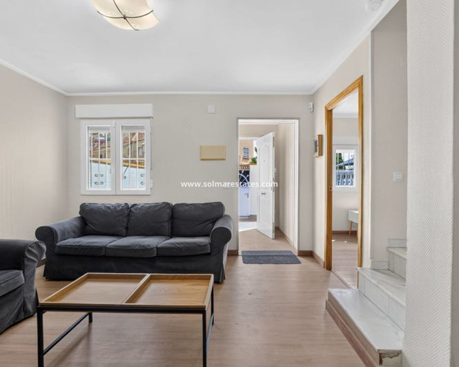 Image No.6-3 Bed Townhouse for sale