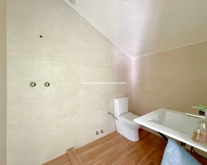 Image No.16-3 Bed Townhouse for sale