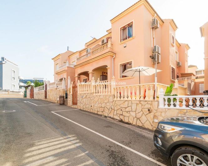 Image No.2-3 Bed Townhouse for sale