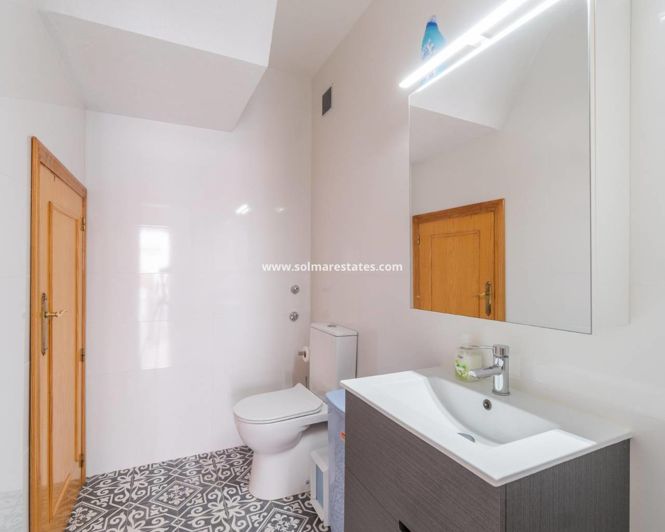 Image No.20-3 Bed Townhouse for sale