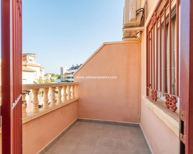 Image No.23-3 Bed Townhouse for sale
