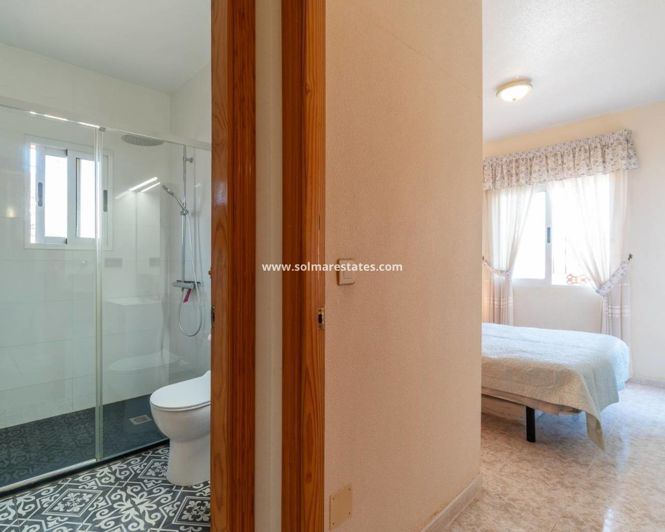 Image No.25-3 Bed Townhouse for sale