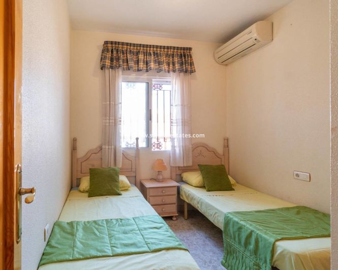 Image No.29-3 Bed Townhouse for sale