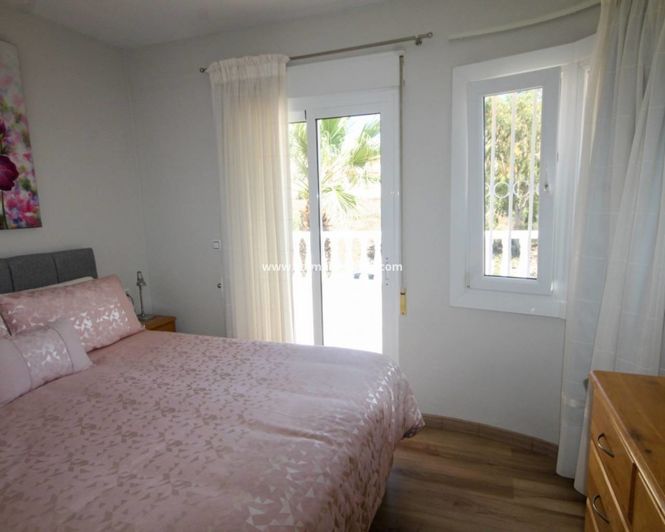 Image No.7-2 Bed Townhouse for sale