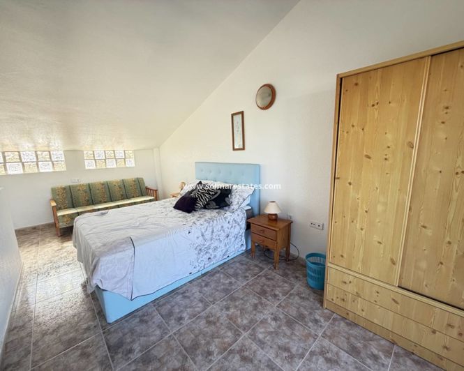 Image No.24-3 Bed Townhouse for sale
