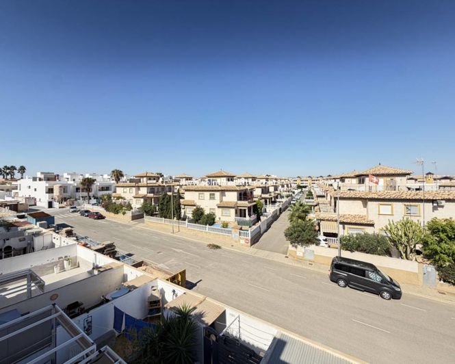 Image No.27-3 Bed Townhouse for sale