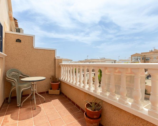 Image No.13-2 Bed Townhouse for sale
