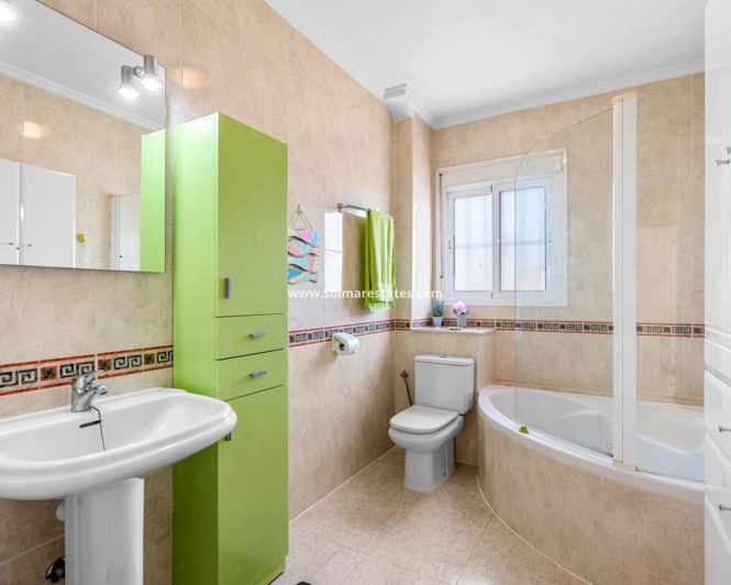 Image No.18-3 Bed Townhouse for sale
