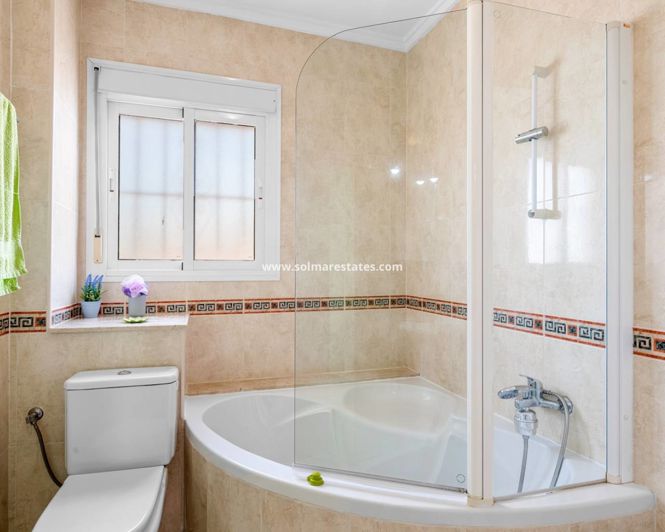 Image No.19-3 Bed Townhouse for sale