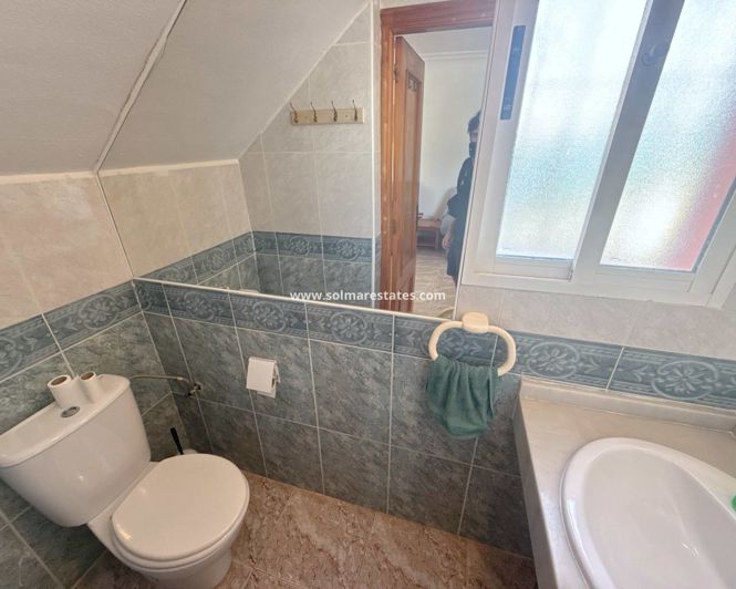 Image No.18-3 Bed House for sale