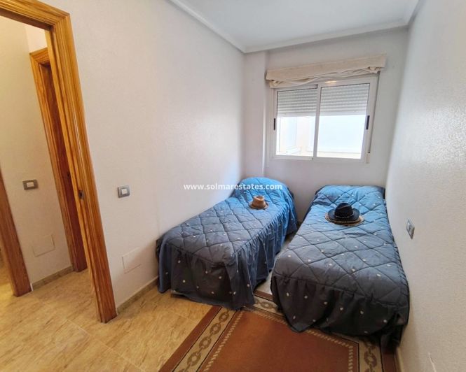 Image No.11-Appartement de 2 chambres à vendre